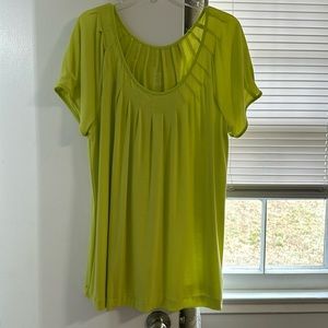 NWOT 18/20 Lane Bryant neon/lime green short sleeve top pleated neck & sleeve